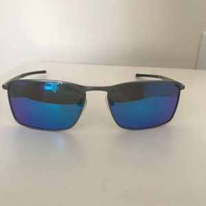 Oakley Conductor 6 Sunglasses with Blue Lenses